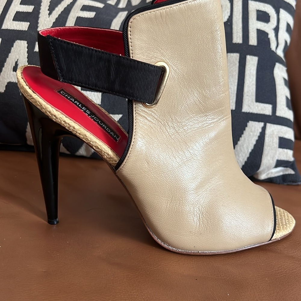 CHARLES JOURDAN Paris CREAM/BLACK LUXURY HEELS